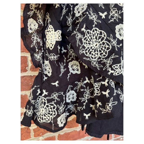 NWOT Anthropologie Embroidered Ruffle Crop Tie Top in Black & White Size XS - Picture 9 of 14